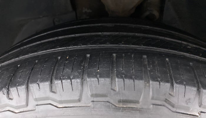 2014 Mahindra XUV500 W8 FWD, Diesel, Manual, 92,443 km, Left Front Tyre Tread