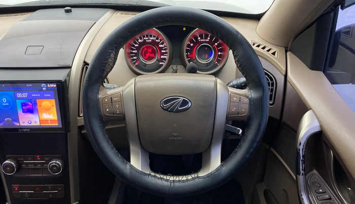 2014 Mahindra XUV500 W8 FWD, Diesel, Manual, 92,443 km, Steering Wheel Close Up