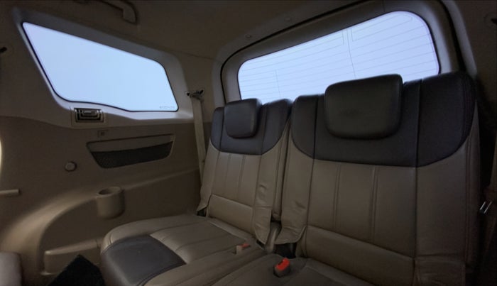 2014 Mahindra XUV500 W8 FWD, Diesel, Manual, 92,443 km, Third Seat Row ( optional )