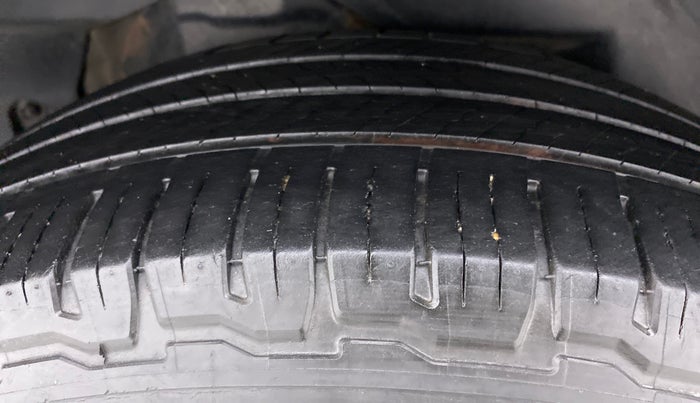 2014 Mahindra XUV500 W8 FWD, Diesel, Manual, 92,443 km, Right Rear Tyre Tread