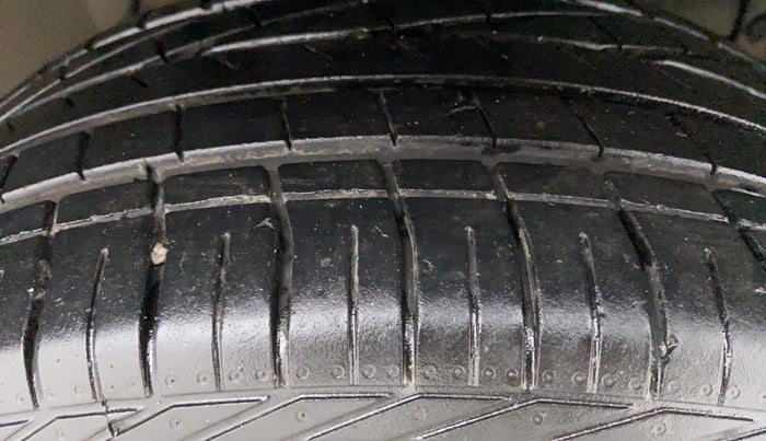 2017 Maruti Vitara Brezza ZDI PLUS, Diesel, Manual, 68,631 km, Right Front Tyre Tread