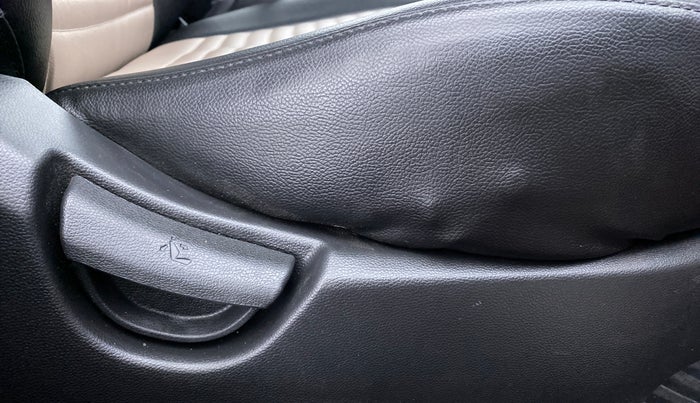 2019 Hyundai Grand i10 MAGNA 1.2 KAPPA VTVT, Petrol, Manual, 20,963 km, Driver Side Adjustment Panel