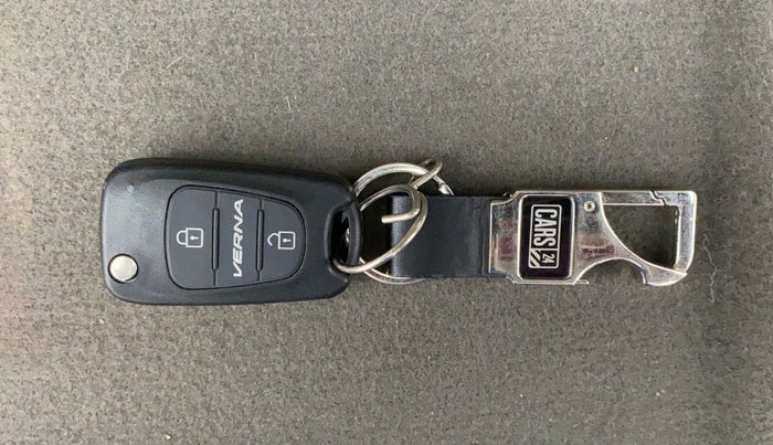 2014 Hyundai i10 SPORTZ 1.1 IRDE2, Petrol, Manual, 86,306 km, Key Close Up