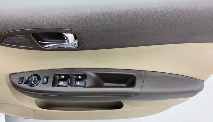 2012 Hyundai i20 SPORTZ 1.2 VTVT, Petrol, Manual, 82,251 km, Driver Side Door Panels Control