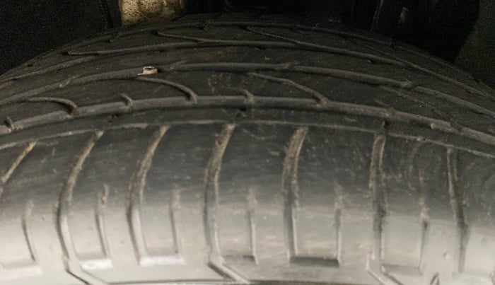 2018 Mahindra MARAZZO M8 7 STR, Diesel, Manual, 17,346 km, Right Front Tyre Tread