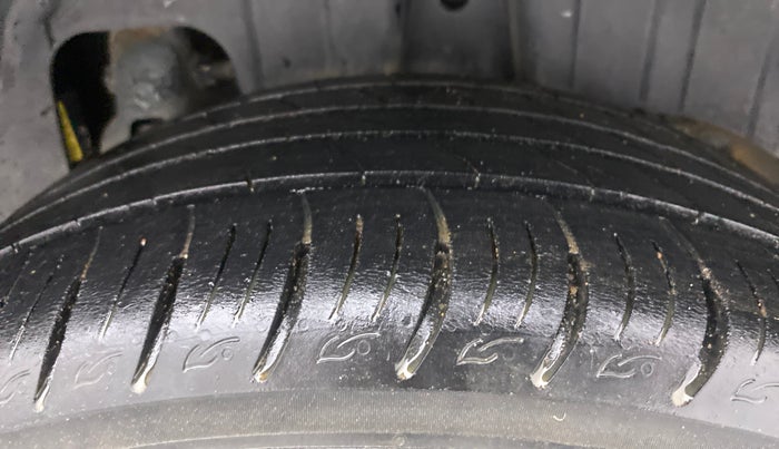 2020 Mahindra XUV300 W8 (O) 1.5 DIESEL, Diesel, Manual, 37,479 km, Left Rear Tyre Tread
