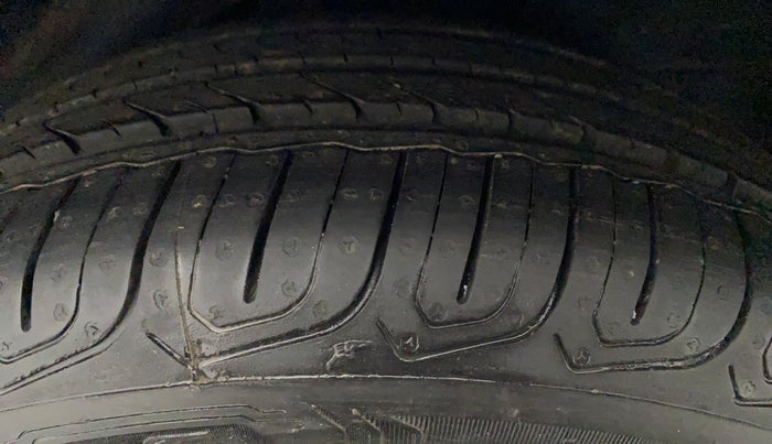 2012 Honda Brio V MT, Petrol, Manual, 23,980 km, Left Rear Tyre Tread