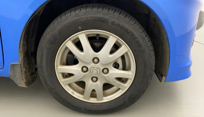 2012 Honda Brio V MT, Petrol, Manual, 23,980 km, Right Front Wheel
