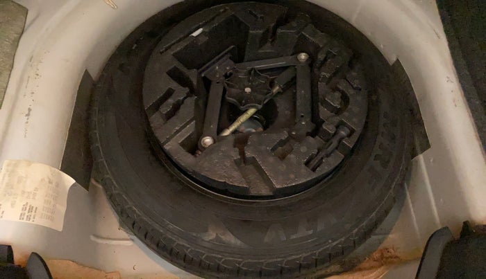 2019 Volkswagen Ameo COMFORTLINE 1.0L, Petrol, Manual, 34,651 km, Dicky (Boot door) - Tool missing