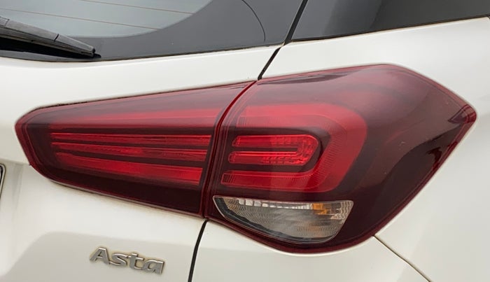 2019 Hyundai Elite i20 ASTA (O) CVT, Petrol, Automatic, 17,775 km, Right tail light - Minor scratches