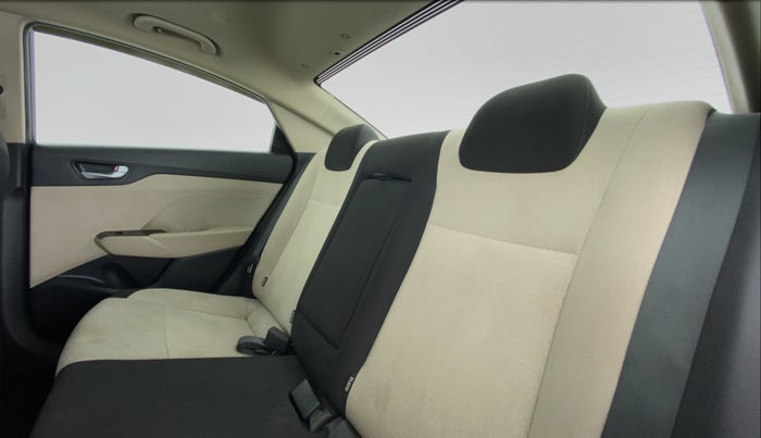 2017 Hyundai Verna 1.6 CRDI SX + AT, Diesel, Automatic, 49,713 km, Right Side Rear Door Cabin