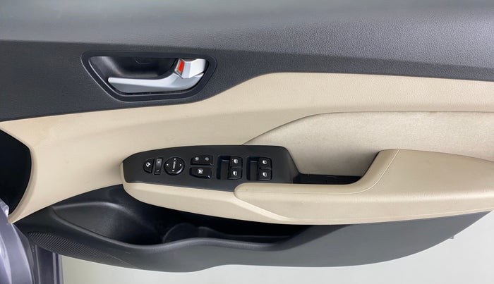 2017 Hyundai Verna 1.6 CRDI SX + AT, Diesel, Automatic, 49,713 km, Driver Side Door Panels Control