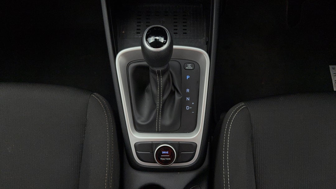 2023 Hyundai Venue Venue, Automatic, 56813 km, Gear Lever 