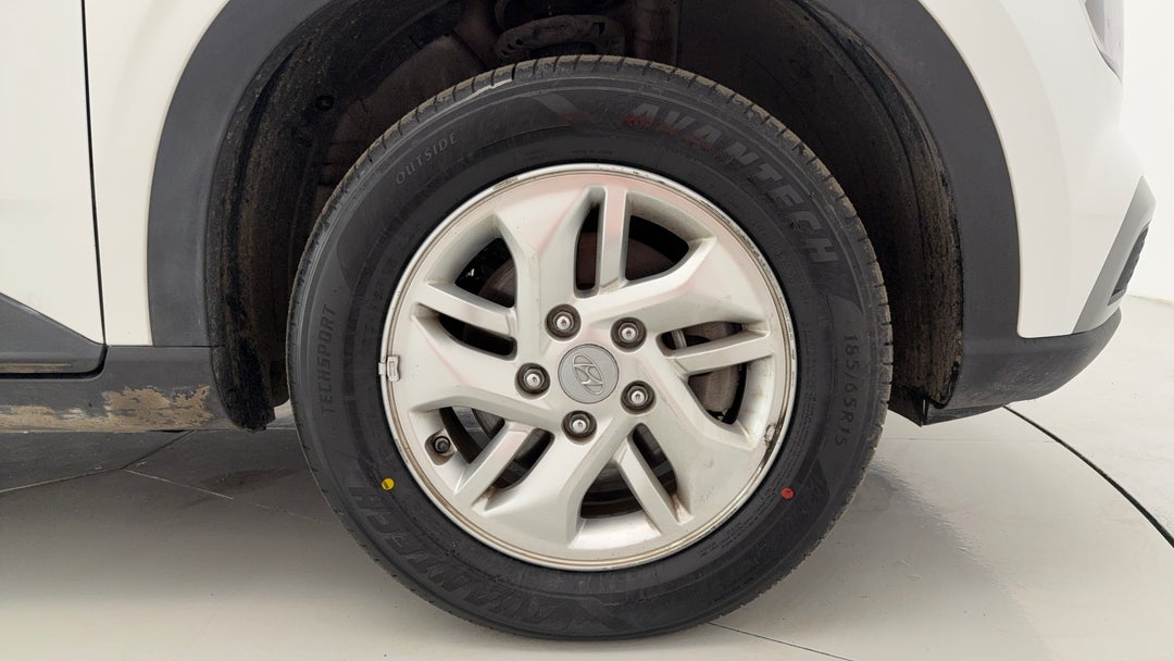 2023 Hyundai Venue Venue, Automatic, 56813 km, Right Front Wheel