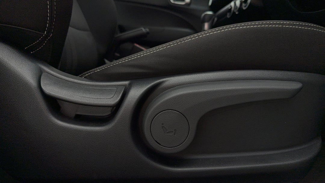 2023 Hyundai Venue Venue, Automatic, 56813 km, Drivers Side Adjustment Panel