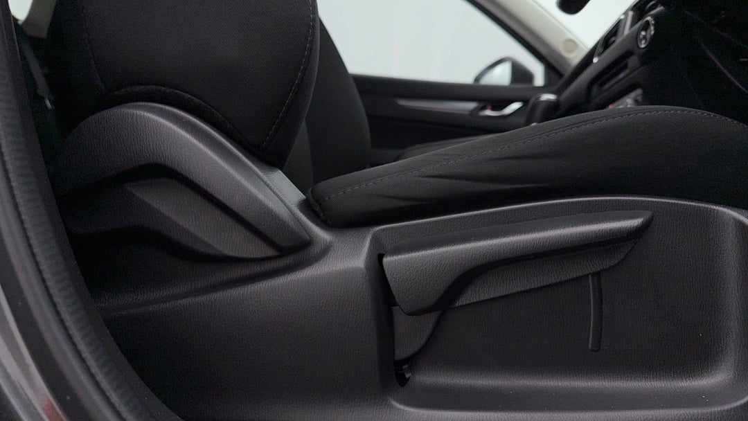 2022 Mazda CX-5 Maxx Sport (fwd), Automatic, 21477 km, Drivers Side Adjustment Panel