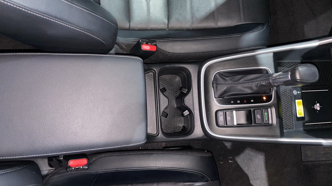 2024 Honda CR-V Vti L (AWD) 5 Seats, Automatic, 21907 km, Center Console