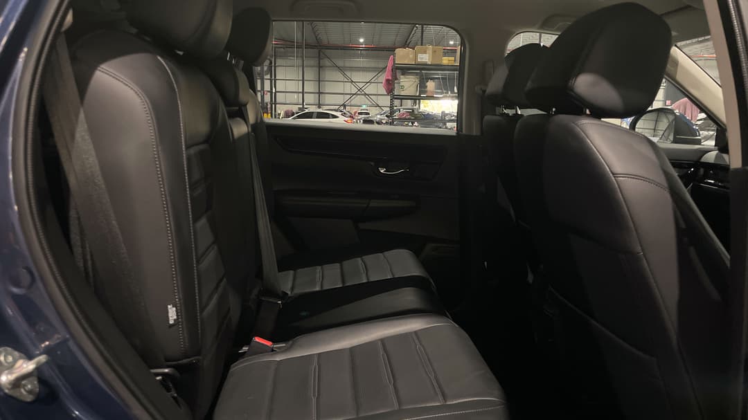 2024 Honda CR-V Vti L (AWD) 5 Seats, Automatic, 21907 km, Right Side Rear Door Cabin View