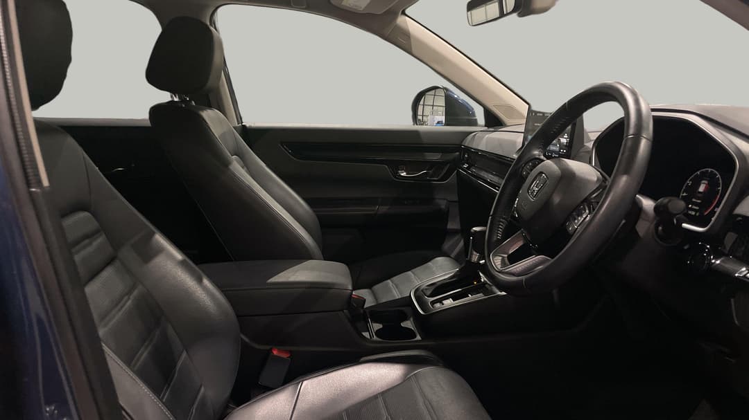 2024 Honda CR-V Vti L (AWD) 5 Seats, Automatic, 21907 km, Right Side Front Door Cabin View