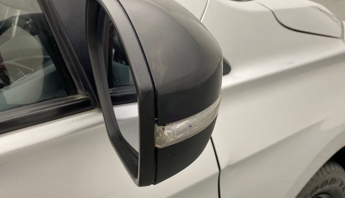 2016 Tata Tiago XZ 1.2 REVOTRON, Petrol, Manual, 59,480 km, Right rear-view mirror - Indicator light has minor damage
