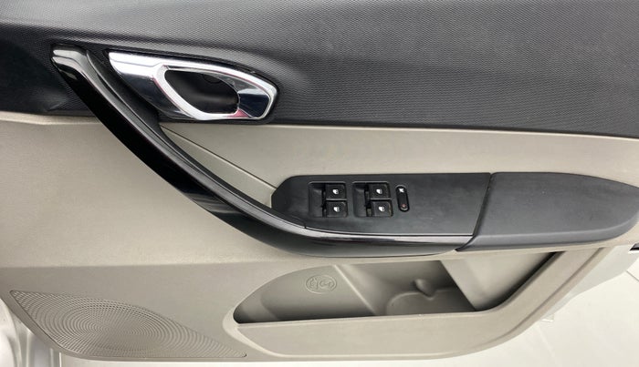 2016 Tata Tiago XZ 1.2 REVOTRON, Petrol, Manual, 59,480 km, Driver Side Door Panels Control