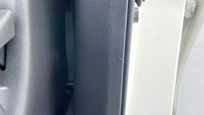 NISSAN PATROL-Pillar LHS B Scratch