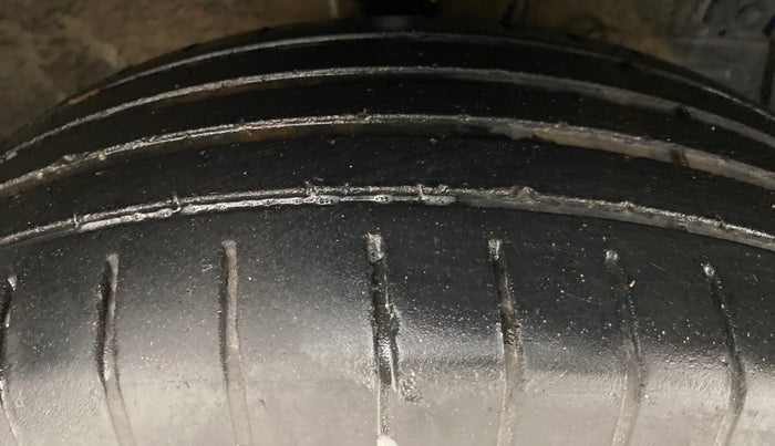 2016 Maruti Swift ZDI, Diesel, Manual, 85,265 km, Right Front Tyre Tread