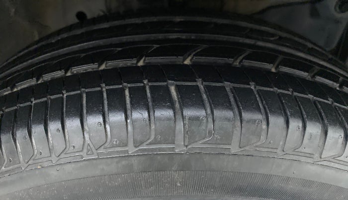 2016 Honda City V MT PETROL, Petrol, Manual, 79,088 km, Right Front Tyre Tread