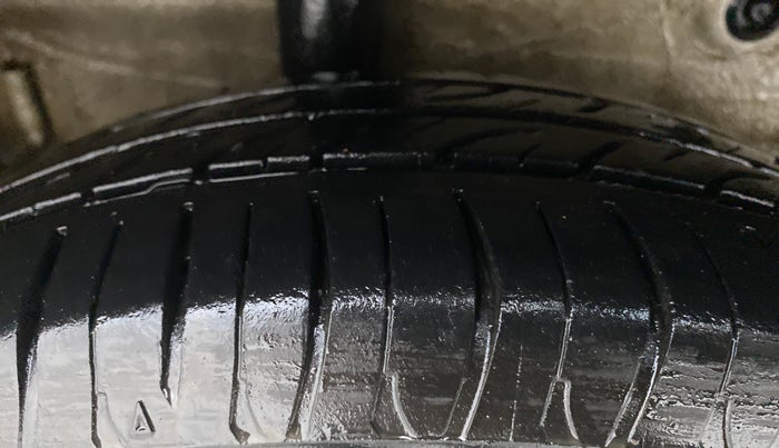 2015 Maruti Celerio VXI CNG D, CNG, Manual, 93,598 km, Right Rear Tyre Tread