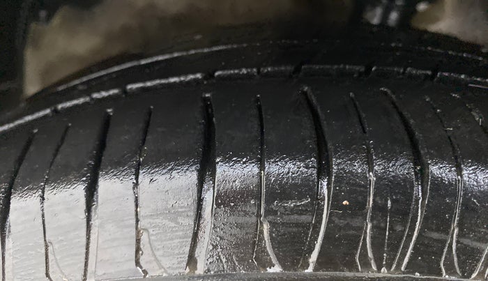 2015 Maruti Celerio VXI CNG D, CNG, Manual, 93,598 km, Left Front Tyre Tread