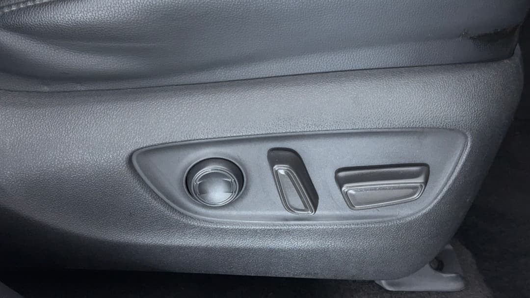 2023 Toyota Kluger Grande Hybrid AWD, Automatic, 57509 km, Drivers Side Adjustment Panel