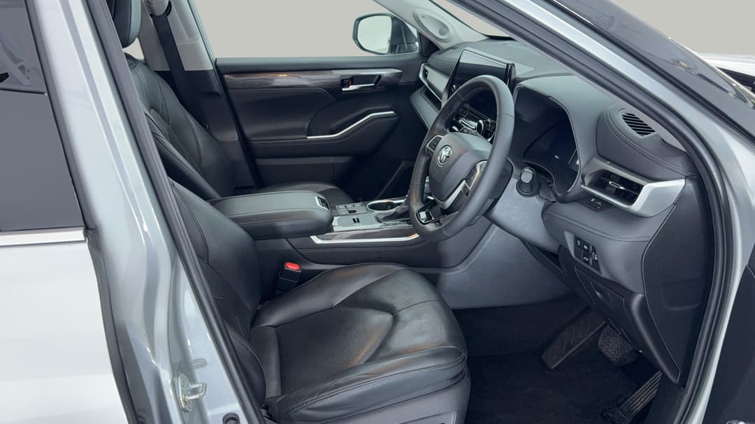 2023 Toyota Kluger Grande Hybrid AWD, Automatic, 57509 km, Right Side Front Door Cabin View