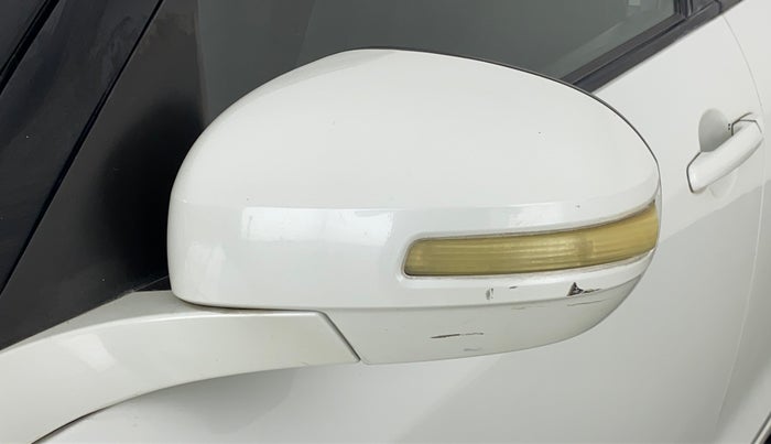 2014 Maruti Swift VXI D, Petrol, Manual, 35,206 km, Left rear-view mirror - Indicator light not working