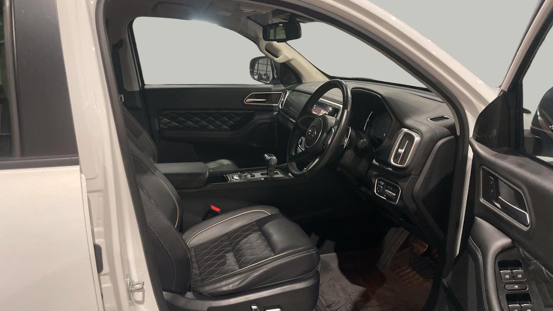 2023 GWM Ute Cannon Vanta (4x4), Automatic, 36833 km, Right Side Front Door Cabin View