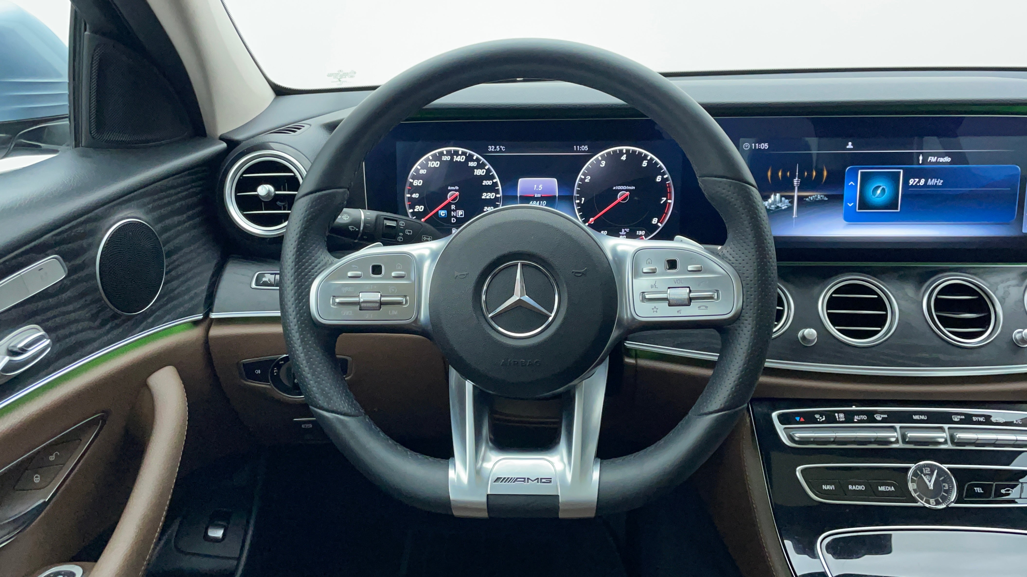 Mercedes Benz E-Class Saloon-Steering Wheel Close-up