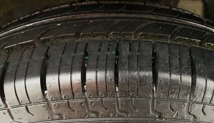 2014 Maruti Swift VDI, Diesel, Manual, 86,749 km, Right Front Tyre Tread