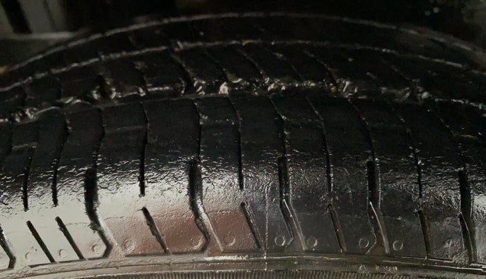 2014 Maruti Swift VDI, Diesel, Manual, 86,749 km, Right Rear Tyre Tread