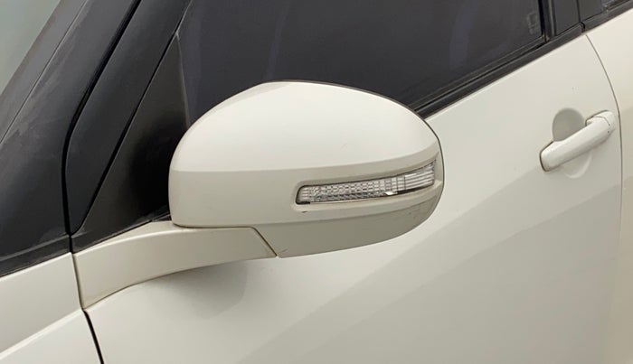 2014 Maruti Swift VDI, Diesel, Manual, 86,749 km, Right rear-view mirror - Indicator light has minor damage