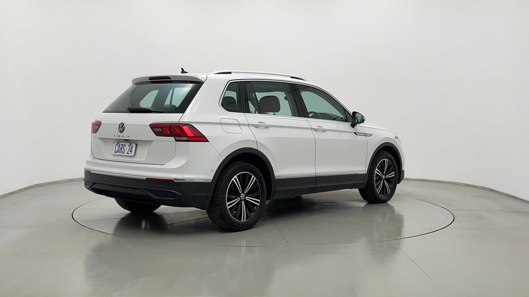 Right Back Diagonal (45- Degree) View