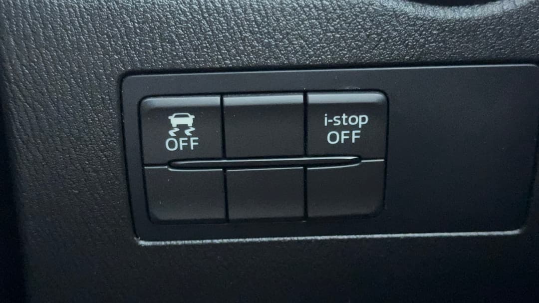 2016 Mazda Mazda2 Maxx, Automatic, 128985 km, Utility Switches/Buttons