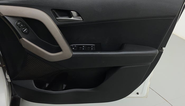2017 Hyundai Creta 1.6 SX (O) CRDI, Diesel, Manual, 84,906 km, Driver Side Door Panels Control