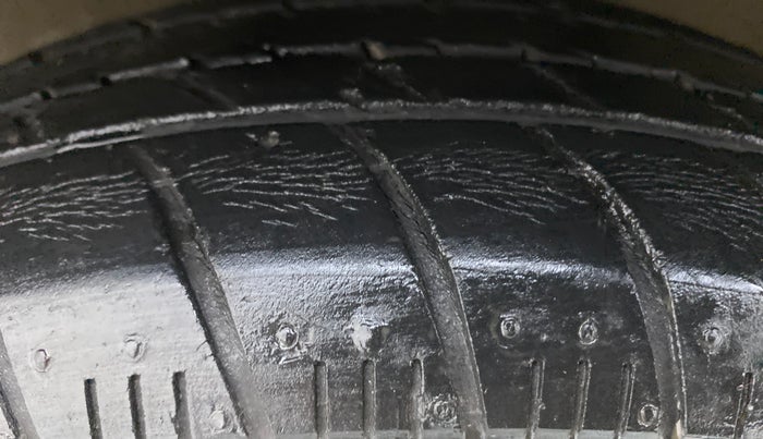 2018 Maruti Celerio VXI CNG, CNG, Manual, 59,917 km, Left Front Tyre Tread