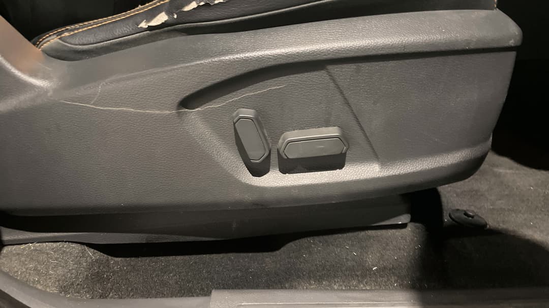 2017 Ford Ranger Wildtrak 3.2 (4x4), Automatic, 165057 km, Drivers Side Adjustment Panel