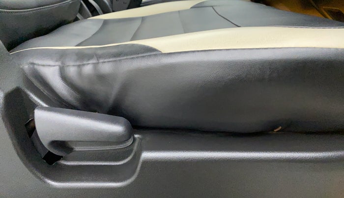 2017 Maruti Wagon R 1.0 VXI, Petrol, Manual, 36,700 km, Driver Side Adjustment Panel