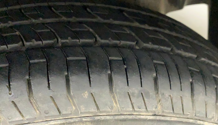 2010 Maruti Swift Dzire VXI, Petrol, Manual, 56,176 km, Left Rear Tyre Tread