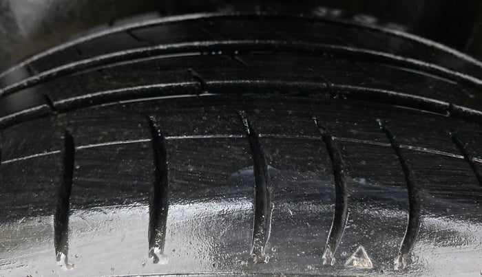 2014 Volkswagen Vento HIGHLINE DIESEL, Diesel, Manual, 95,871 km, Left Rear Tyre Tread