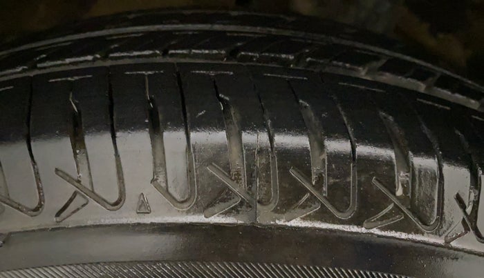 2017 Maruti Swift VDI, Diesel, Manual, 78,353 km, Right Rear Tyre Tread