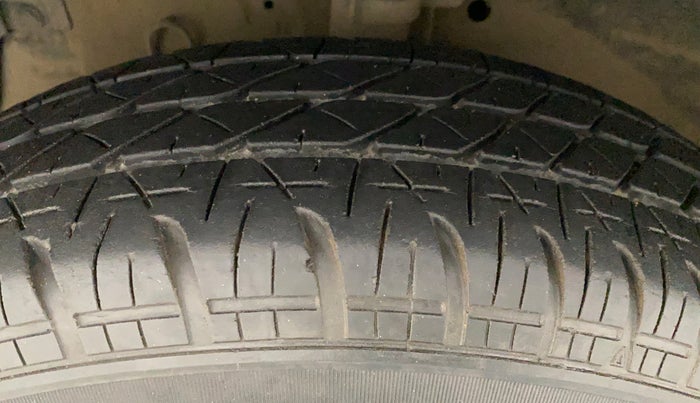 2016 Maruti Swift VXI, Petrol, Manual, 37,520 km, Left Front Tyre Tread