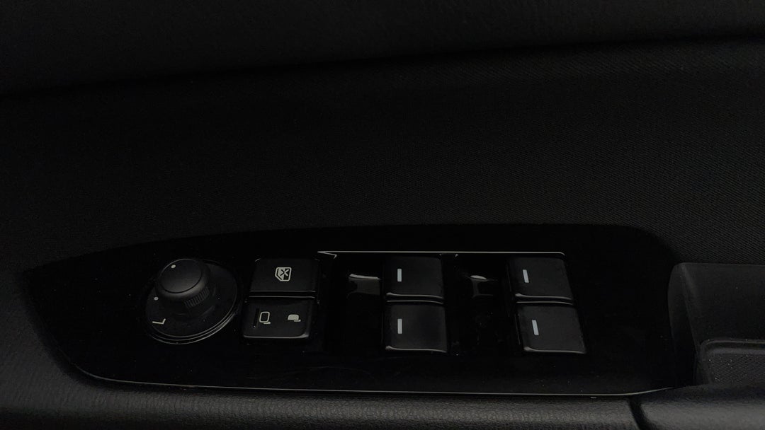 2019 Mazda CX-5 Maxx Sport (4x2), Automatic, 90038 km, Drivers Side Door Panel Controls