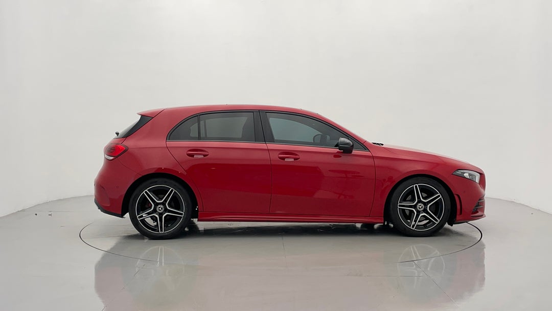 2019 Mercedes-benz A180 A180, Automatic, 56946 km, Right Side View